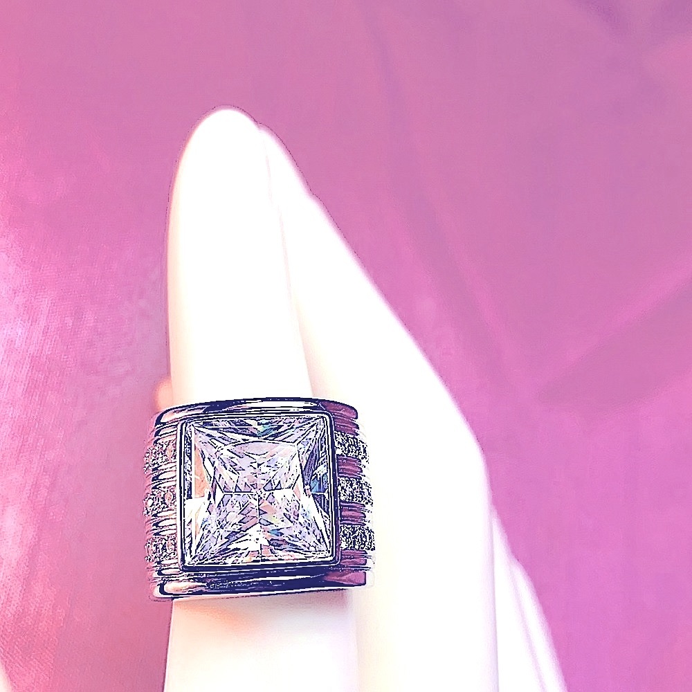 Bella Luce White Diamond Simulant Ring - Picture 7 of 14